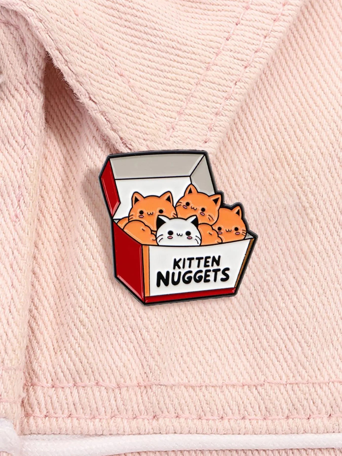Adorable Kitten Nuggets Cat Food Box Badge - Perfect Gift for Cat Lovers and Trendy Pet Owners!