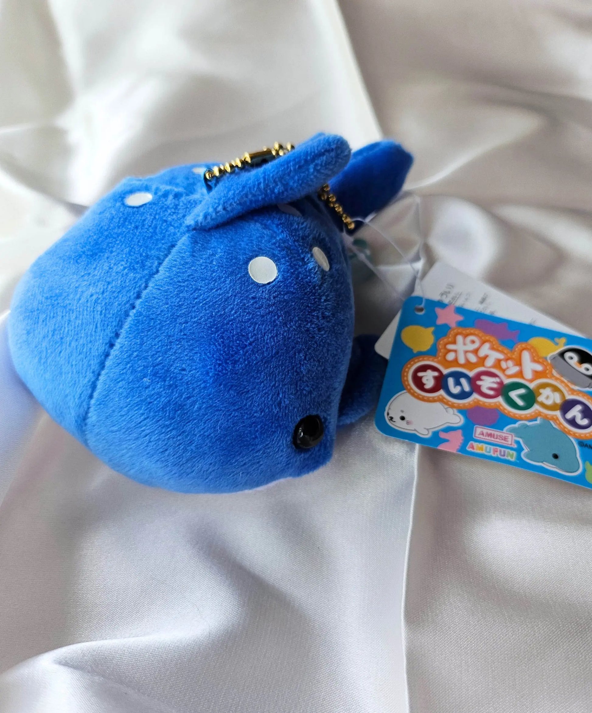 Adorable Whale Shark Pocket Aquarium Plush Keychain - Large Puchimaru Bean-Filled Companion